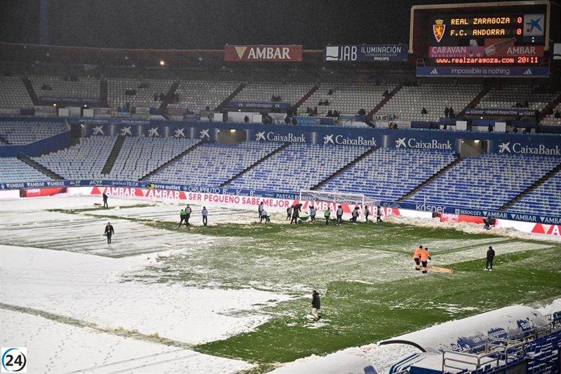 La Romareda: nieve impide partido de fútbol frente a Andorra.