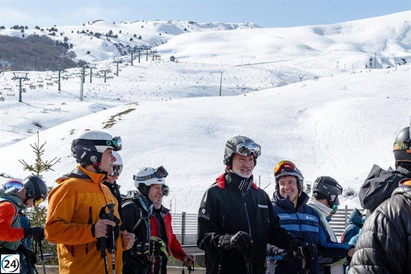 El Rey Felipe VI practica esquí en Formigal, en Aragón.