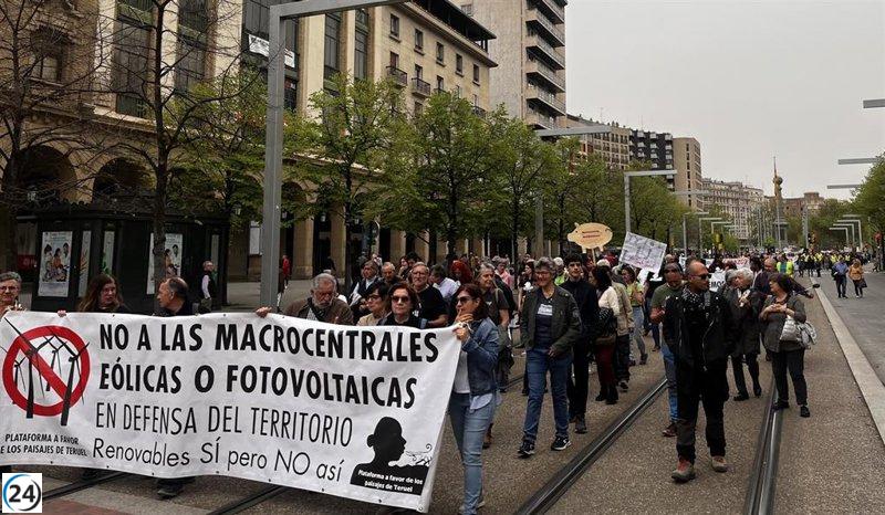 Manifestación en Zaragoza en contra de proyectos renovables por la defensa del territorio.