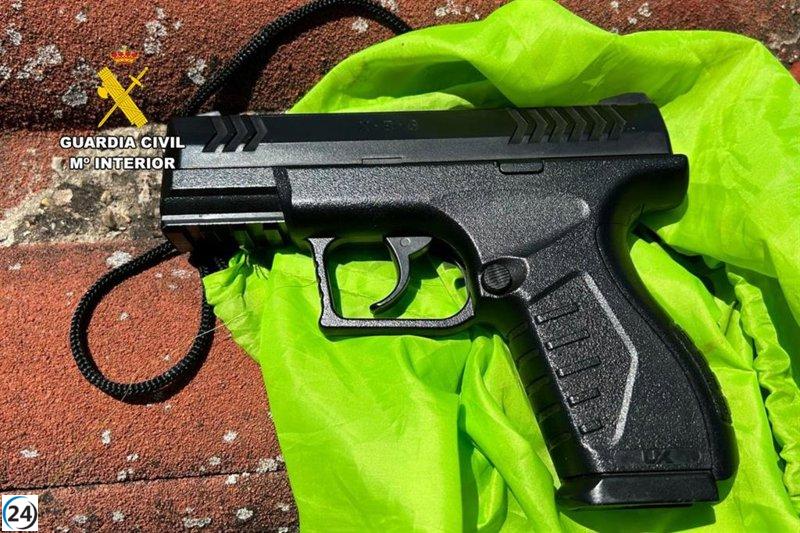Delincuente armado con pistola es encarcelado por robar dinero de supermercado en Zaragoza.