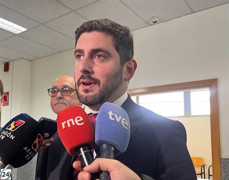 Nolasco desafía a Torres y rechaza reunión bilateral, instándolo a acudir al TC por la derogación de la Ley de Memoria.
