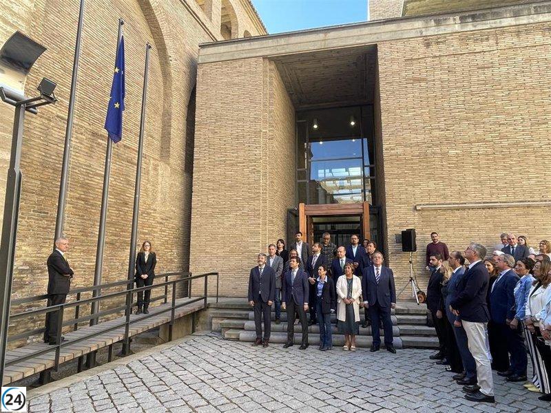 Las Cortes de Aragón ondean la bandera de la UE mientras la presidenta advierte sobre la falta de compromiso de los ciudadanos.
