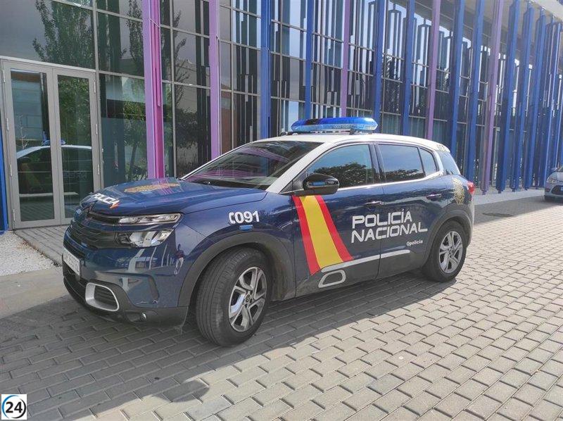 Hombre con destornillador amenaza a jóvenes y roba teléfono en Zaragoza, termina en la cárcel.