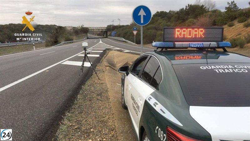 El hombre que conducía a 231 km/h sin puntos en el carné y bajo los efectos de 4 drogas está siendo investigado
