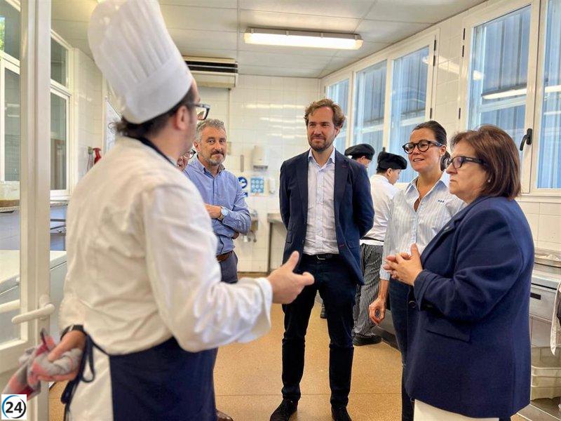 Giménez destaca la importancia de abordar los problemas de los jóvenes y el PP presenta un proyecto para solucionarlos.