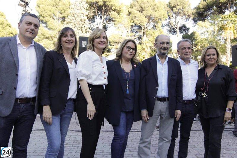 Alegría (PSOE) defiende valores progresistas ante la derecha de PP y VOX.