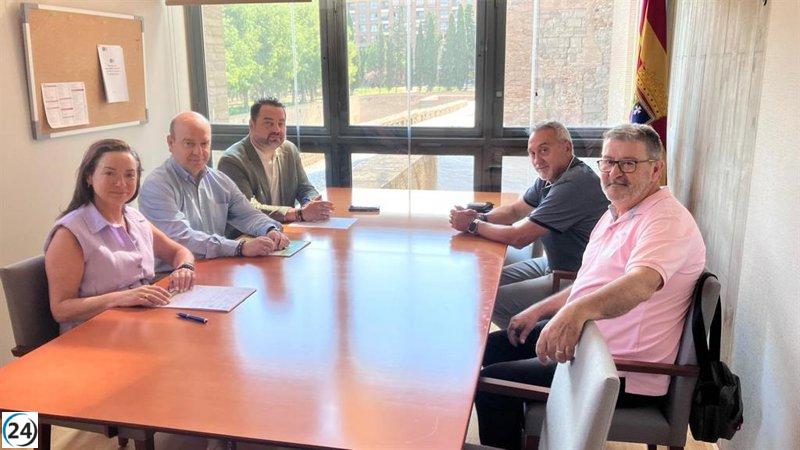 VOX en Aragón apoya al sector del taxi y exige una ley autonómica para regular las VTC
