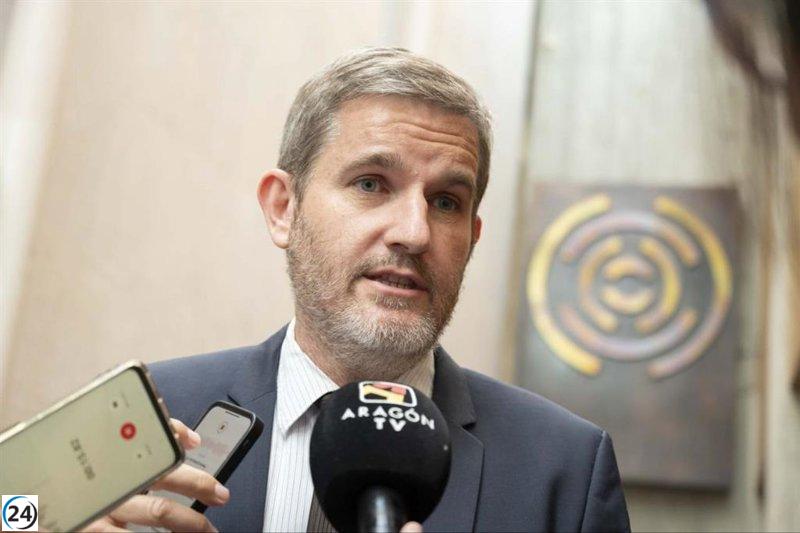 Críticas del PSOE a la consejera de Educación por su gestión deficiente y su ausencia en momentos difíciles