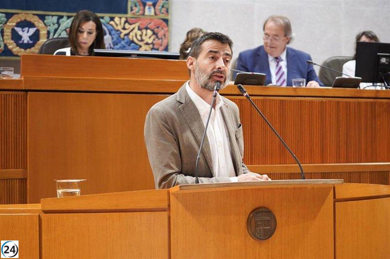 IU denuncia exclusión del franquismo en plan de concordia.
