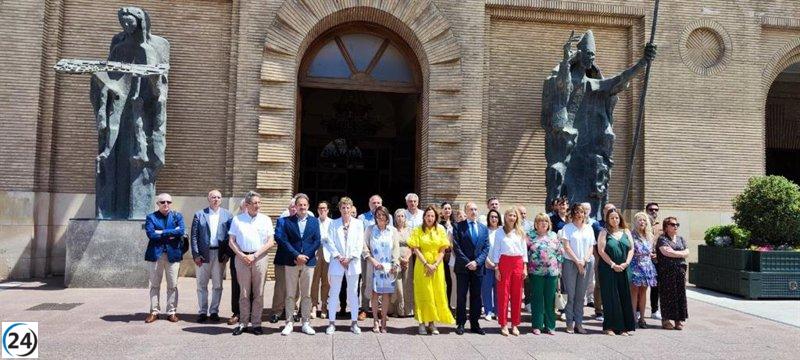 El Ayuntamiento condena los recientes asesinatos machistas con un minuto de silencio.