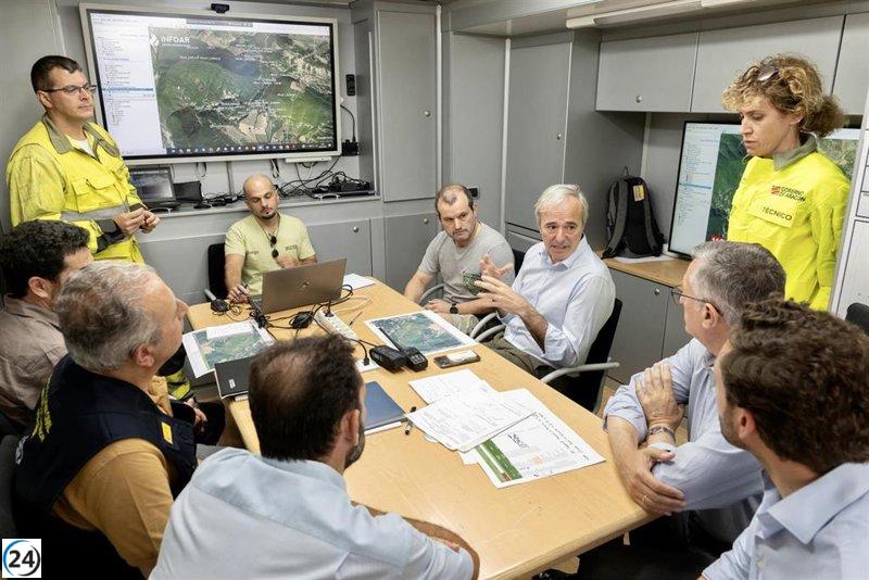Azcón destaca la estrecha coordinación en la lucha contra el incendio de El Pueyo.