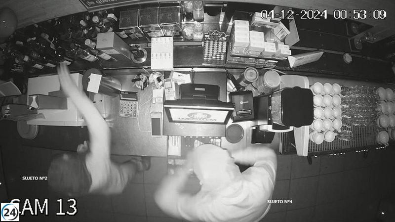 Tres detenidos y uno bajo investigación por robo en un restaurante de Ricla, según la Guardia Civil.