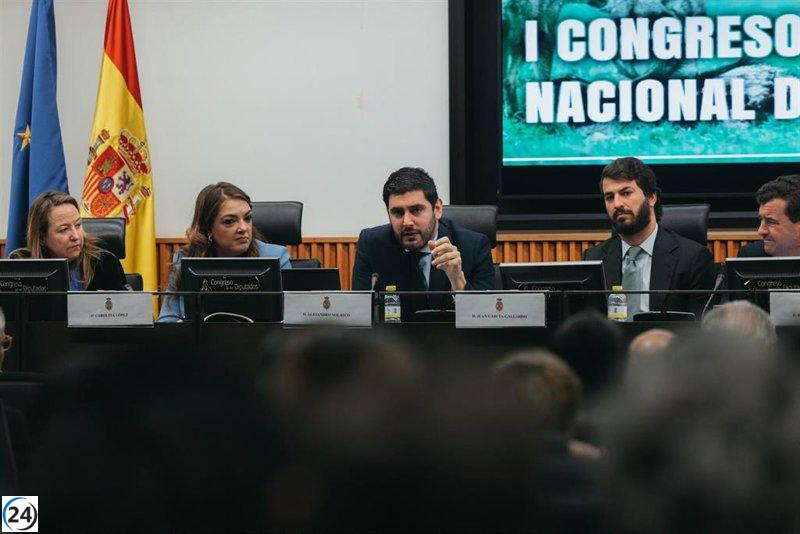 Nolasco sostiene que VOX es el único partido que frena el “falso ecologismo” del PP y PSOE en la defensa del lobo.