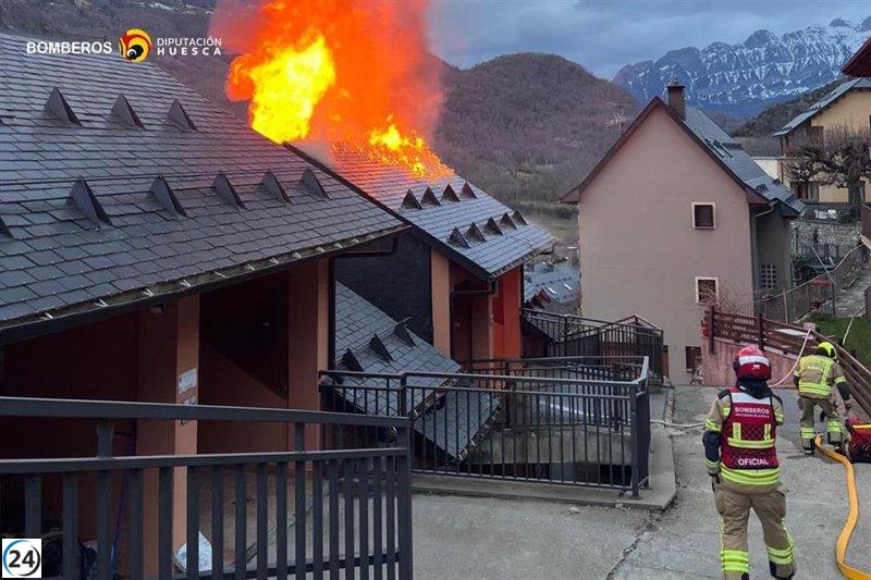 Incendio en Panticosa: Bomberos de la DPH controlan las llamas sin heridos.