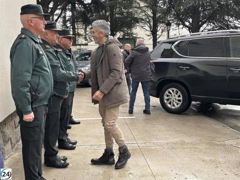 Marlaska supervisa mejoras en la Casa Cuartel de la Guardia Civil en Jaca para potenciar la eficiencia energética.