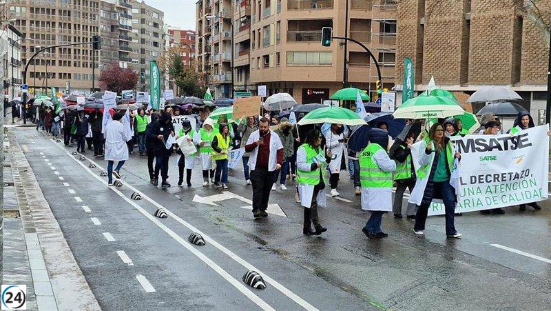 Protesta asegura que la reforma sanitaria amenaza con acabar con la Atención Primaria.