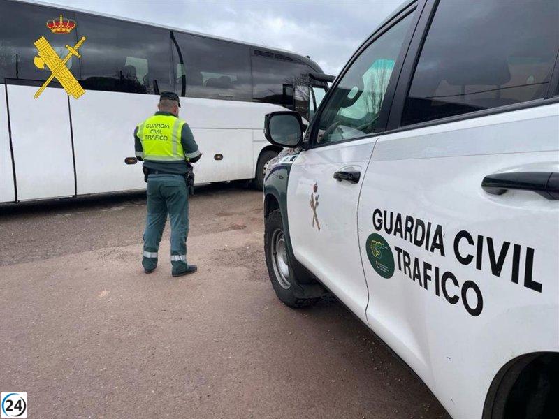 Detenido un conductor ebrio al volante de un autobús con 56 pasajeros en Teruel.