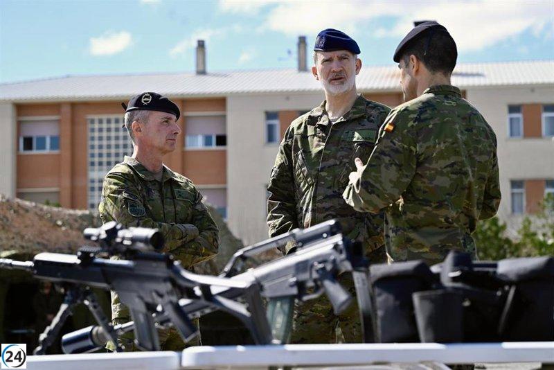 El Rey inspecciona la Brigada 'Aragón I' en Zaragoza tras la reciente emergencia climática.