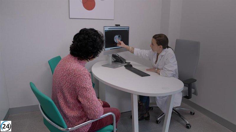 Quirónsalud destaca la necesidad de exámenes ante posibles síntomas del cáncer de colon.