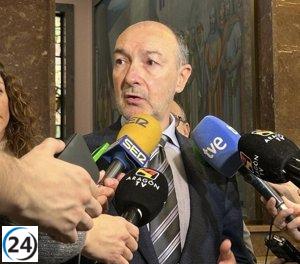 El delegado del Gobierno asegura que la situación de los menores migrantes es una prioridad tanto humanitaria como legal.