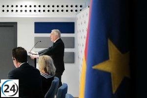 López resalta el potencial de Aragón en captar inversiones en el sector aeroespacial.