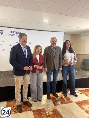 Azcón insta a los alcaldes del PP en Huesca a priorizar remanentes para soluciones habitacionales.