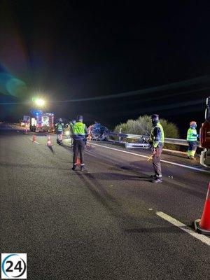 Conductor detenido en la A-23 fallece tras ser atropellado por un camión en Teruel.