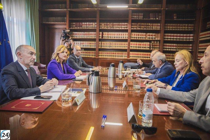 Alegría afirma que el decreto contra aranceles carece de espacios y desafía al PP a respaldarlo.