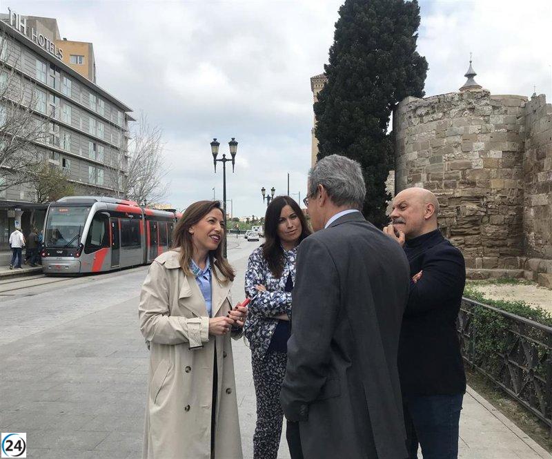 Zaragoza extiende horario nocturno del tranvía en fines de semana y reduce servicios vespertinos entre semana.