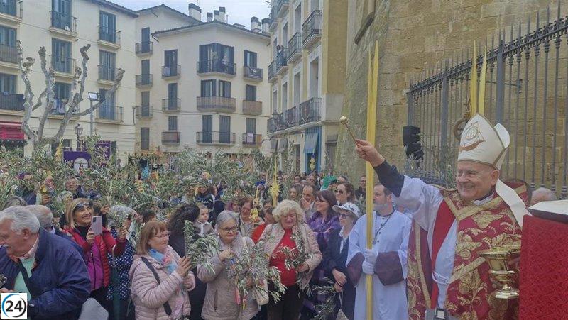 La Semana Santa en Huesca arranca con la bendición de ramos en San Pedro.