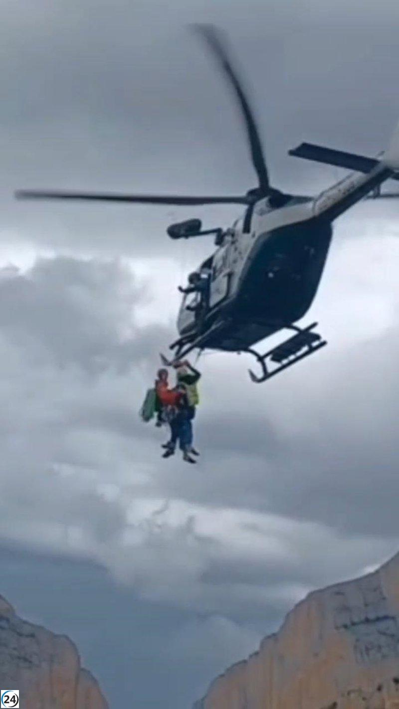 Guardia Civil salva a tres aventureros en los Pirineos aragoneses. 