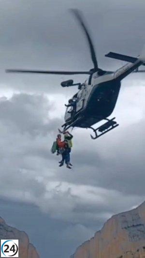 Guardia Civil salva a tres aventureros en los Pirineos aragoneses. 