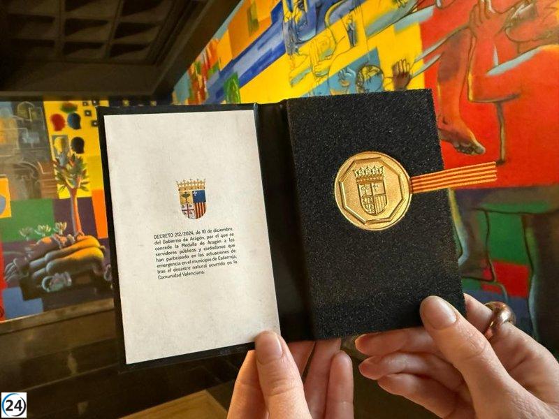 Aragoneses que participaron en la operación de Catarroja son condecorados con la Medalla de Aragón.