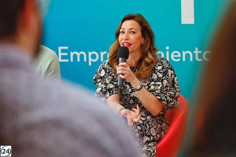 La alcaldesa de Zaragoza presenta una oficina para apoyar a los autónomos.