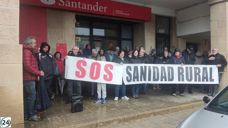Los residentes de Ayerbe reclaman acción urgente por el deterioro de la sanidad pública.