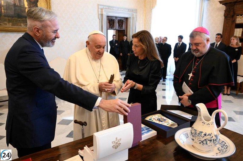 La alcaldesa de Zaragoza expresa su gran pesar por la muerte del Papa, un referente transformador.