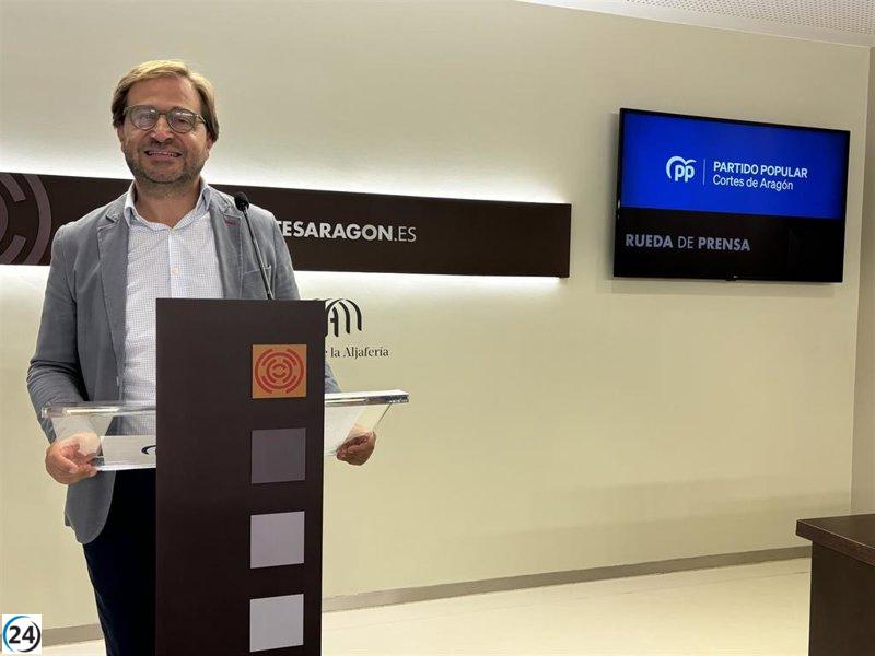 PP exige la renuncia de la subdelegada por utilizar un vehículo oficial tras quedar bloqueada por un tren.