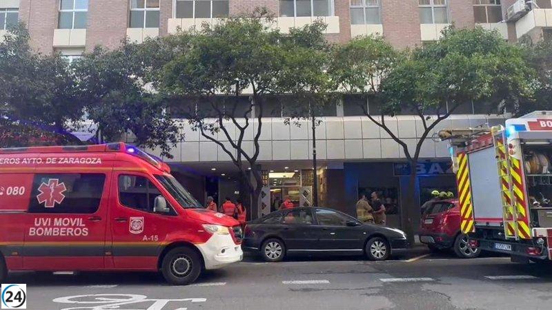Tragedia en la calle Tomás Bretón: un fallecido y seis intoxicados por un incendio en un apartamento.