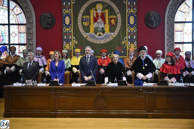 Azcón elogia a Rosa Bolea por convertirse en la primera rectora de la Universidad de Zaragoza y promete su apoyo.