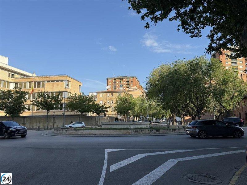 PSOE condena a la alcaldesa de Huesca por atrasar la reforma de la plaza Luis Buñuel.