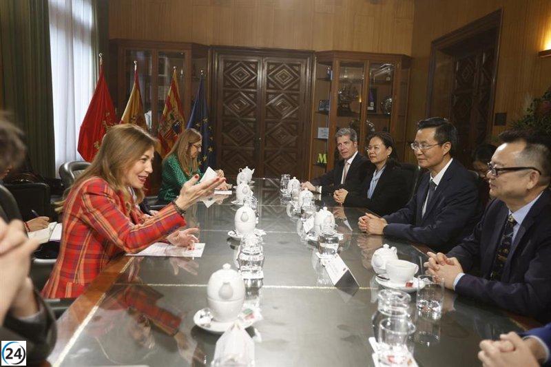 Chueca fomenta conexiones comerciales con Jiaxing al unir a 30 empresas locales.