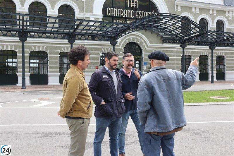 Vox insta a crear un grupo en el Parlamento para analizar la renovación de la estación internacional de Canfranc.