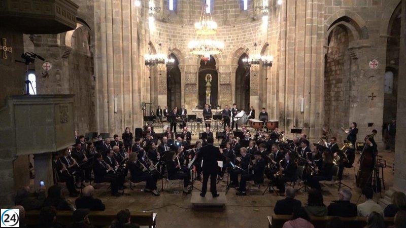 La Banda de Música de la Sierra de Algairén rinde homenaje a los monasterios aragoneses en el Monasterio de Piedra.