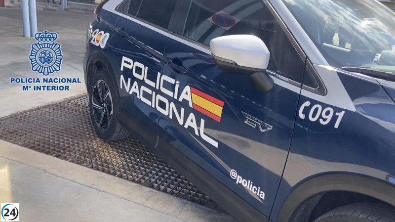 Capturan a pareja joven por robos en vehículos en busca de carteras.