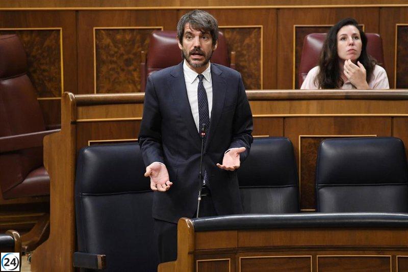 Urtasun respeta el fallo de Sijena y aclara a Junts que no tiene autoridad sobre Patrimonio Nacional.