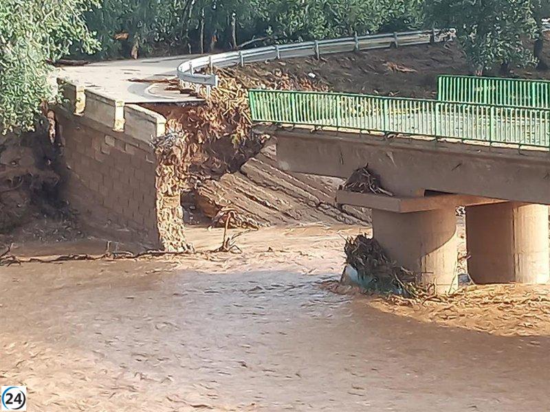 DPT inspecciona el puente colapsado en Vinaceite y provee 650.000 litros de agua a las áreas impactadas.