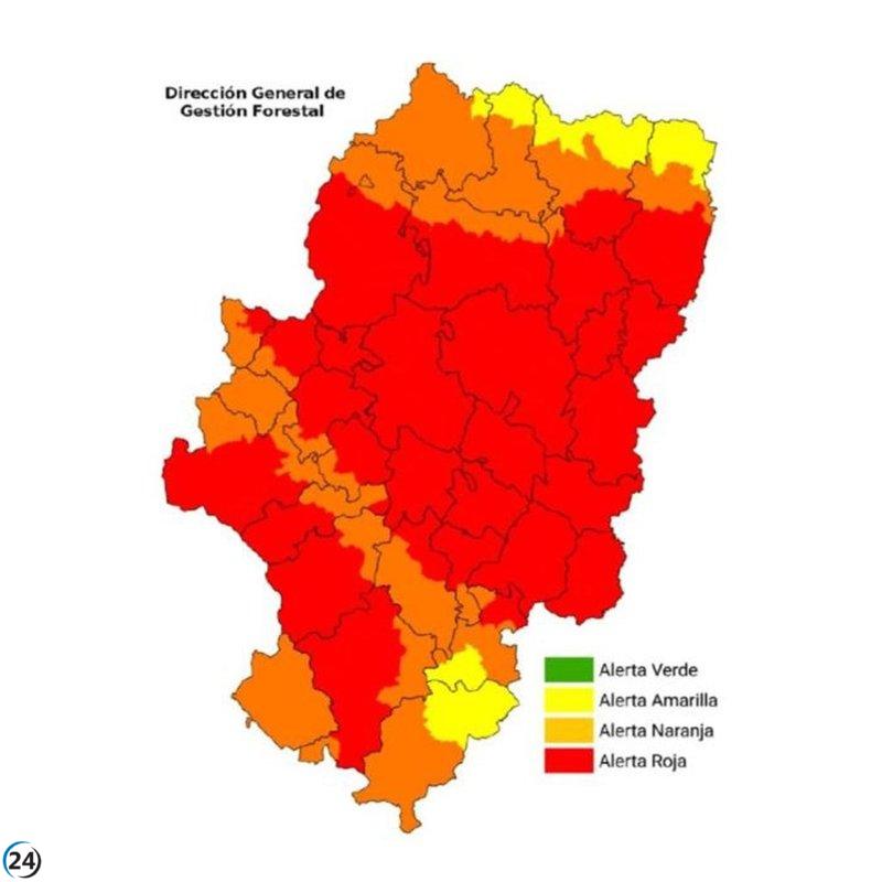 Aragón enfrenta alerta roja por incendios en 13 regiones este domingo.
