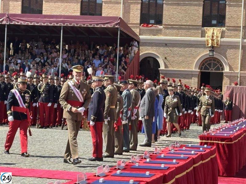 El Rey da la bienvenida a 489 nuevos oficiales del Ejército y la Guardia Civil.