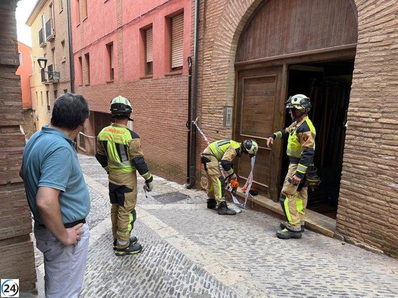 Alcalde de Tarazona dialoga con vecinos tras el colapso en las Casas Colgadas.