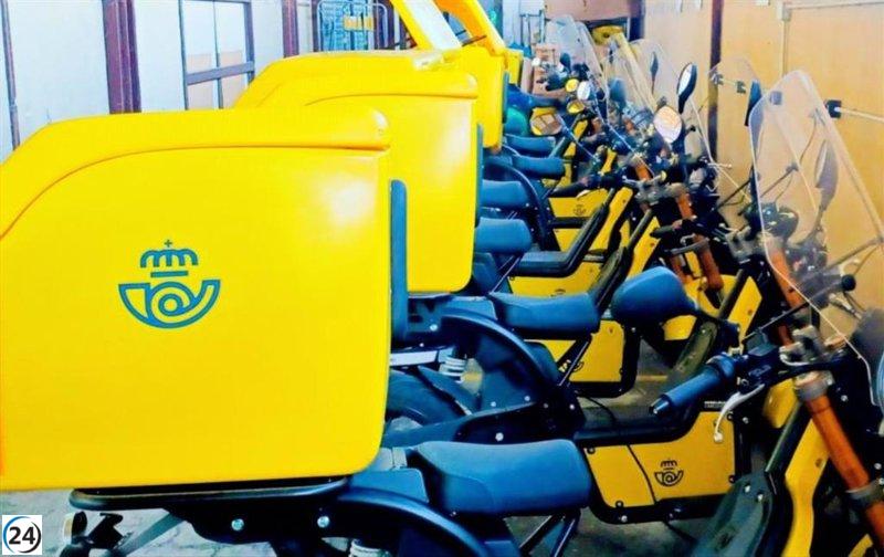 Correos suma 13 nuevos vehículos eléctricos a su flota de distribución.
